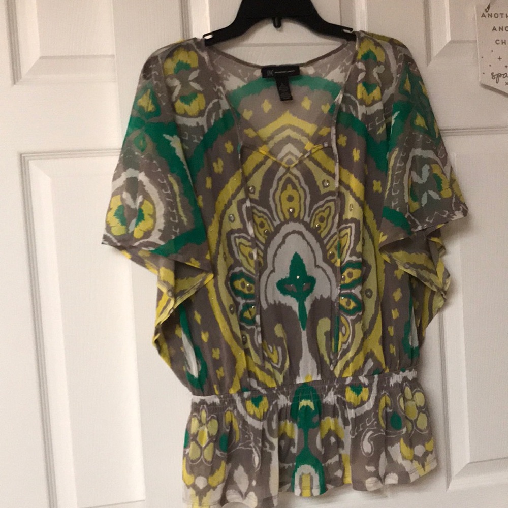 NWOT Beautiful taupe , green & yellow top w/ tank